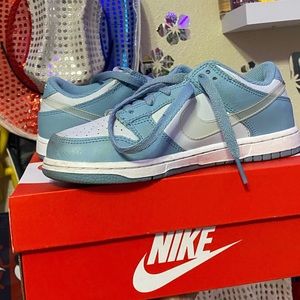 Blue/white youth Nike Dunks size 2.5, gently used